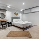 アパートホテル The 8 Keys 4*