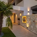 アパートホテル The 8 Keys スカラ・ポタミアス