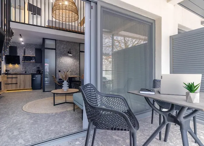 アパートホテル The 8 Keys 4*