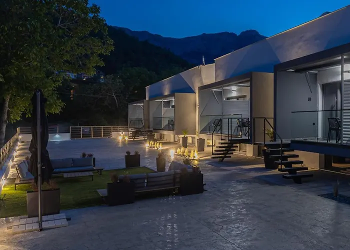 アパートホテル The 8 Keys 4*