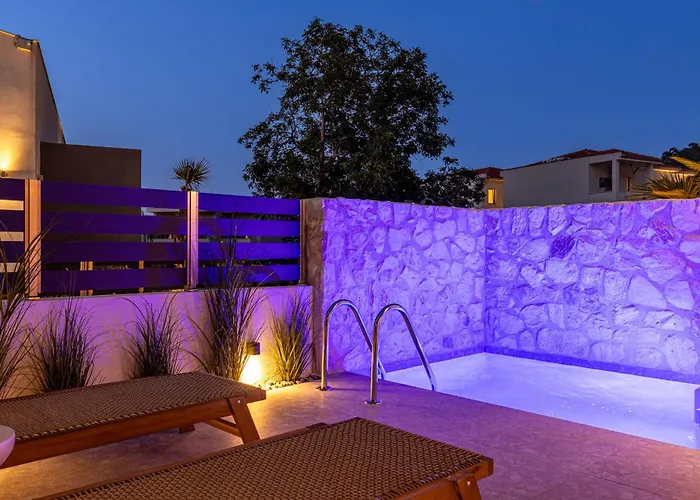 アパートホテル The 8 Keys