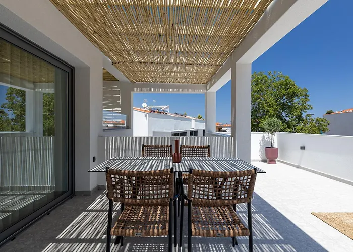 アパートホテル The 8 Keys 4*