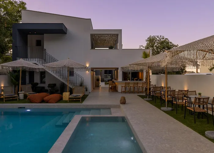 アパートホテル The 8 Keys 4*